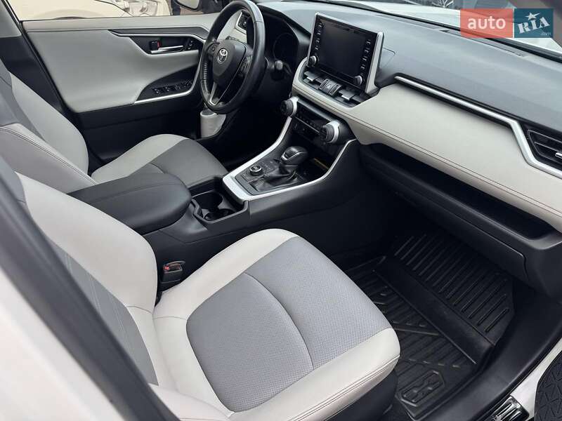 Внедорожник / Кроссовер Toyota RAV4 2019 в Киеве фото 17 Внедорожник / Кроссовер Toyota RAV4 2019 в Киеве