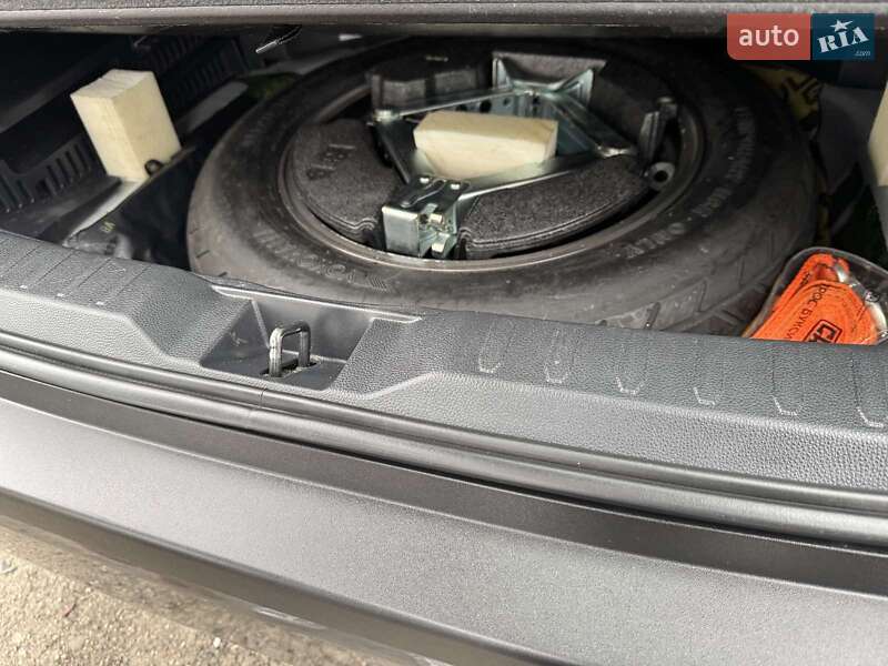 Внедорожник / Кроссовер Toyota RAV4 2019 в Киеве фото 25 Внедорожник / Кроссовер Toyota RAV4 2019 в Киеве