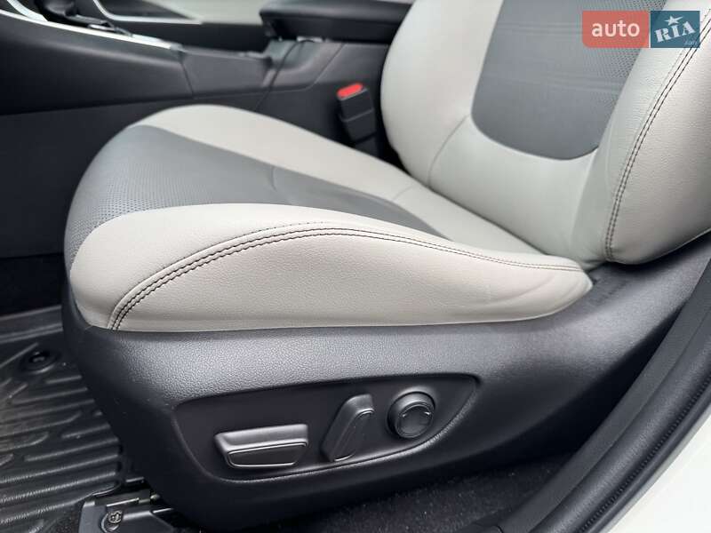 Внедорожник / Кроссовер Toyota RAV4 2019 в Киеве фото 14 Внедорожник / Кроссовер Toyota RAV4 2019 в Киеве