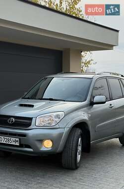 Внедорожник / Кроссовер Toyota RAV4 2004 в Ужгороде