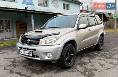 Позашляховик / Кросовер Toyota RAV4 2005 в Тячеві