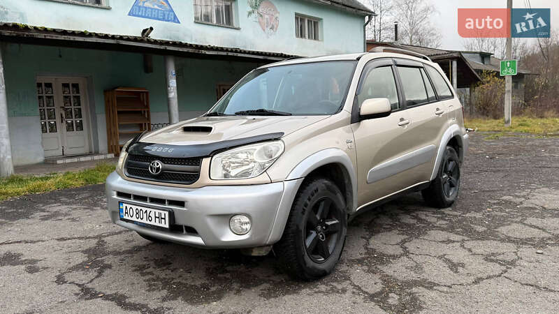 Внедорожник / Кроссовер Toyota RAV4 2005 в Тячеве