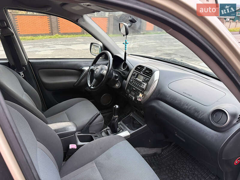 Внедорожник / Кроссовер Toyota RAV4 2005 в Тячеве