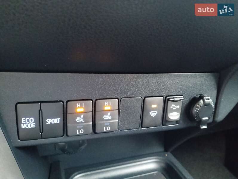 Внедорожник / Кроссовер Toyota RAV4 2018 в Ровно фото 3 Внедорожник / Кроссовер Toyota RAV4 2018 в Ровно