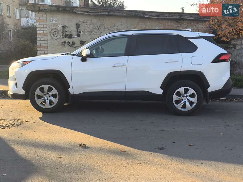 Позашляховик / Кросовер Toyota RAV4 2020 в Києві