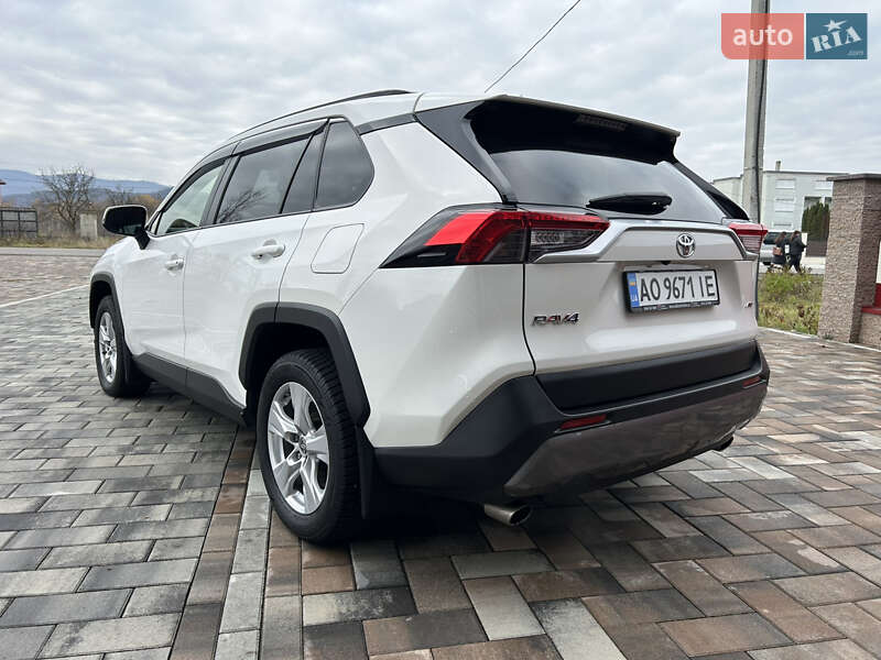 Внедорожник / Кроссовер Toyota RAV4 2019 в Тячеве
