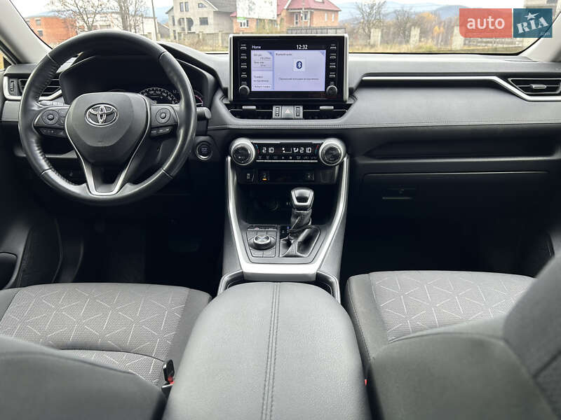 Внедорожник / Кроссовер Toyota RAV4 2019 в Тячеве