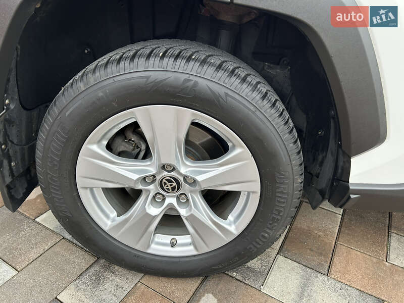 Внедорожник / Кроссовер Toyota RAV4 2019 в Тячеве