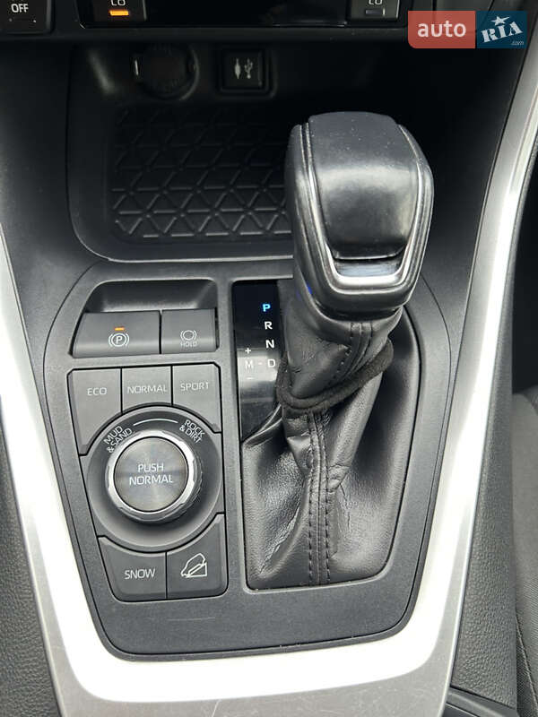 Внедорожник / Кроссовер Toyota RAV4 2019 в Тячеве