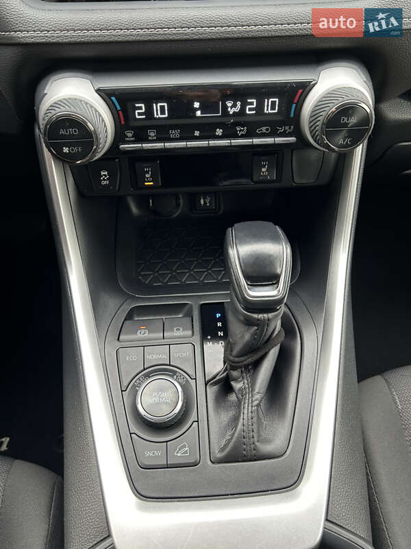 Внедорожник / Кроссовер Toyota RAV4 2019 в Тячеве