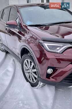 Внедорожник / Кроссовер Toyota RAV4 2017 в Ивано-Франковске
