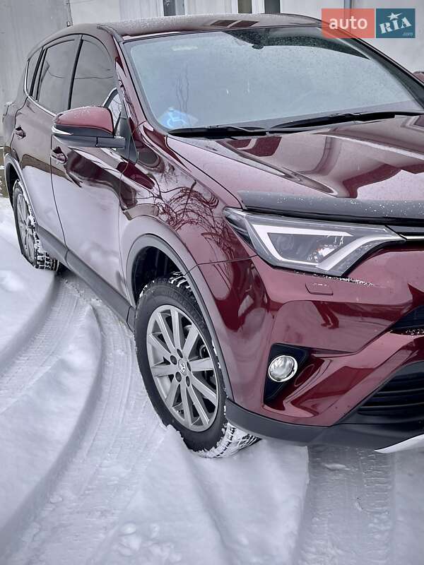 Внедорожник / Кроссовер Toyota RAV4 2017 в Ивано-Франковске фото 7 Внедорожник / Кроссовер Toyota RAV4 2017 в Ивано-Франковске