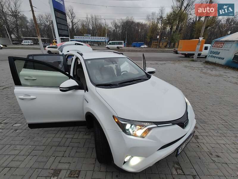 Позашляховик / Кросовер Toyota RAV4 2018 в Дніпрі фото 8 Позашляховик / Кросовер Toyota RAV4 2018 в Дніпрі
