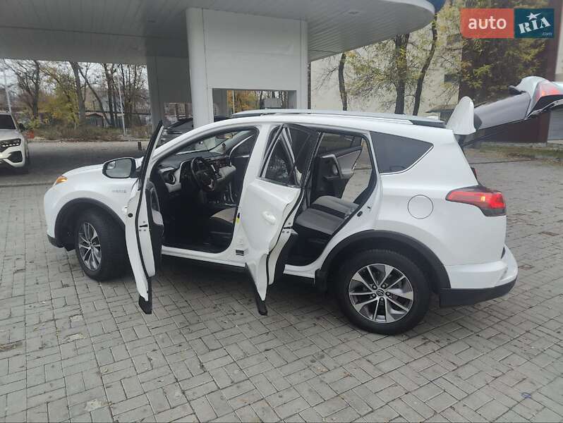 Позашляховик / Кросовер Toyota RAV4 2018 в Дніпрі фото 11 Позашляховик / Кросовер Toyota RAV4 2018 в Дніпрі