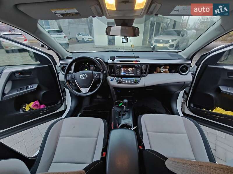 Позашляховик / Кросовер Toyota RAV4 2018 в Дніпрі фото 14 Позашляховик / Кросовер Toyota RAV4 2018 в Дніпрі