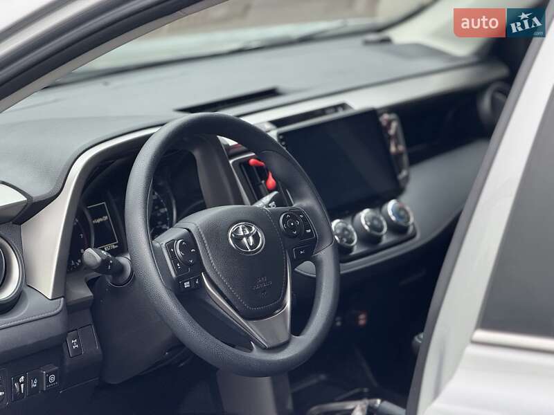 Внедорожник / Кроссовер Toyota RAV4 2018 в Киеве