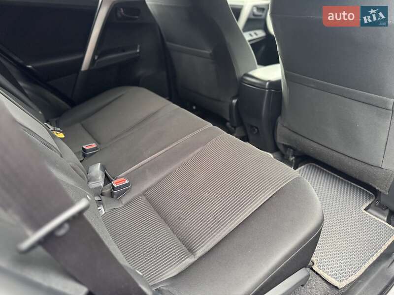 Внедорожник / Кроссовер Toyota RAV4 2018 в Киеве