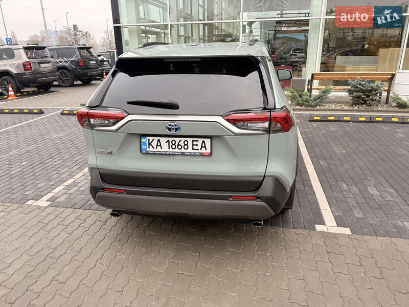 Внедорожник / Кроссовер Toyota RAV4 2021 в Киеве