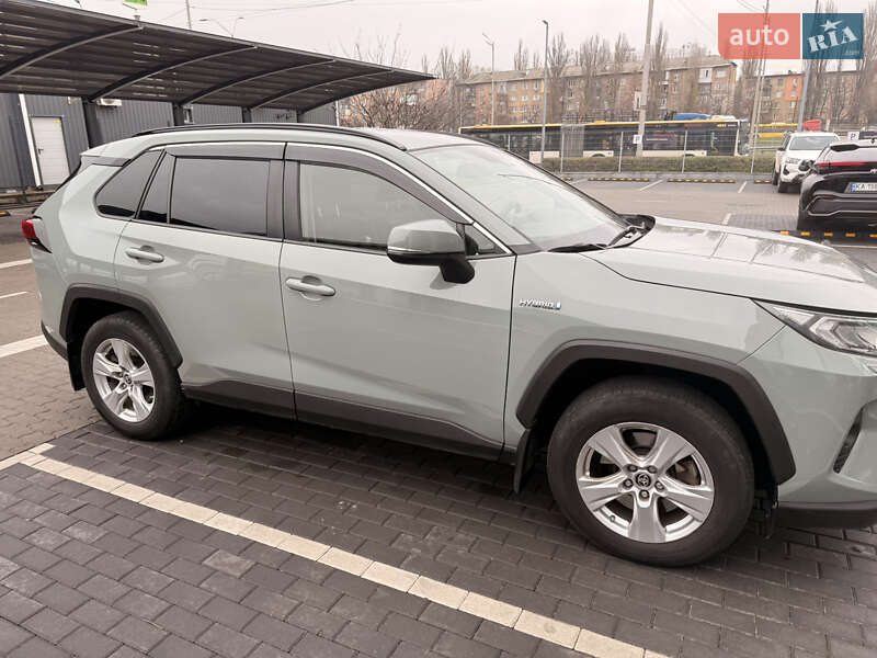 Внедорожник / Кроссовер Toyota RAV4 2021 в Киеве