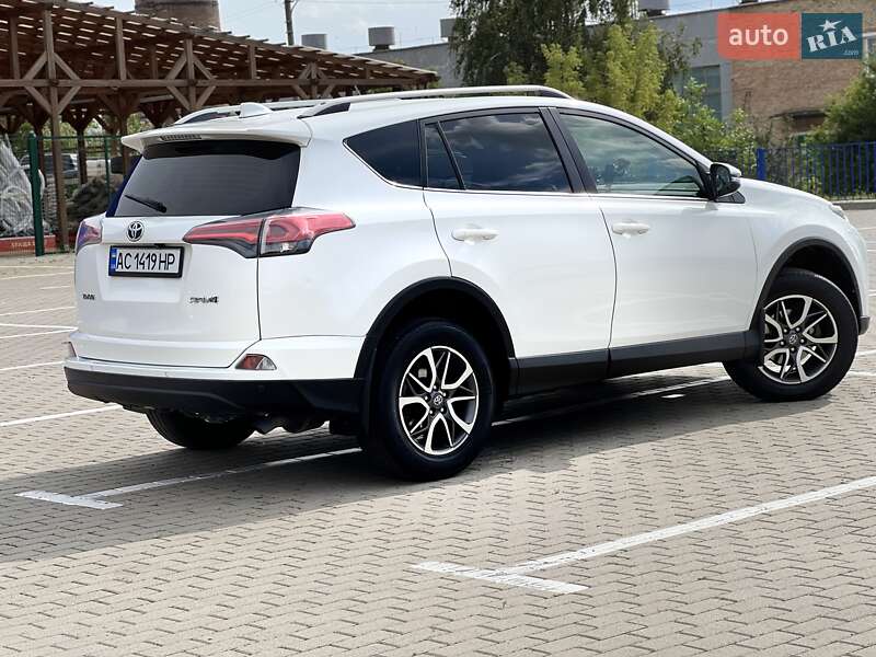 Внедорожник / Кроссовер Toyota RAV4 2018 в Нововолынске фото 17 Внедорожник / Кроссовер Toyota RAV4 2018 в Нововолынске