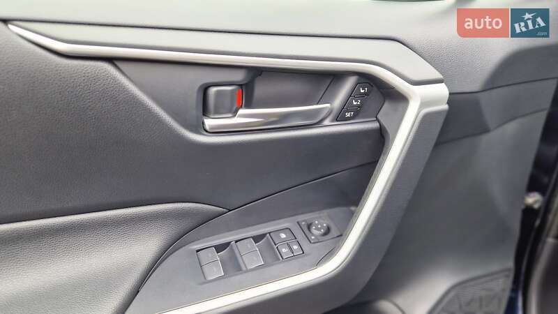 Позашляховик / Кросовер Toyota RAV4 2023 в Києві