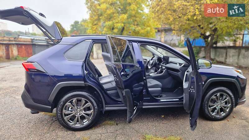 Позашляховик / Кросовер Toyota RAV4 2023 в Києві