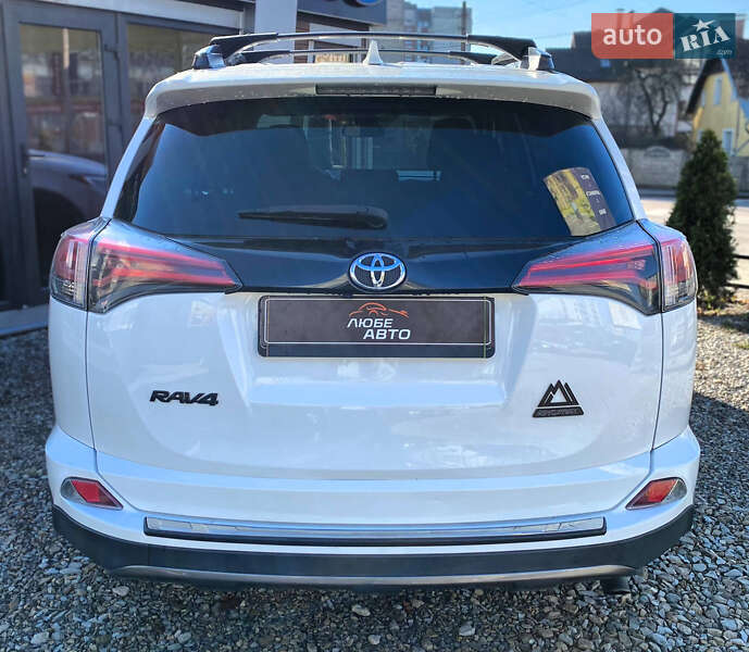 Позашляховик / Кросовер Toyota RAV4 2018 в Івано-Франківську