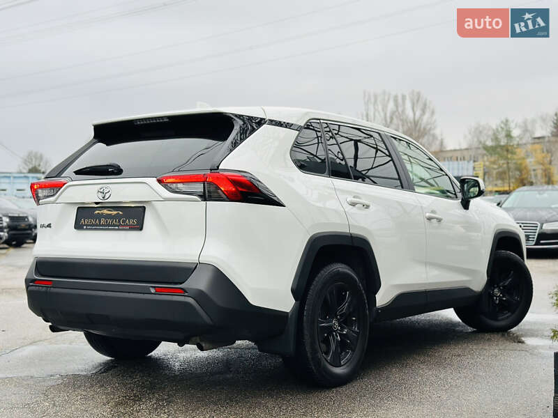 Внедорожник / Кроссовер Toyota RAV4 2021 в Харькове