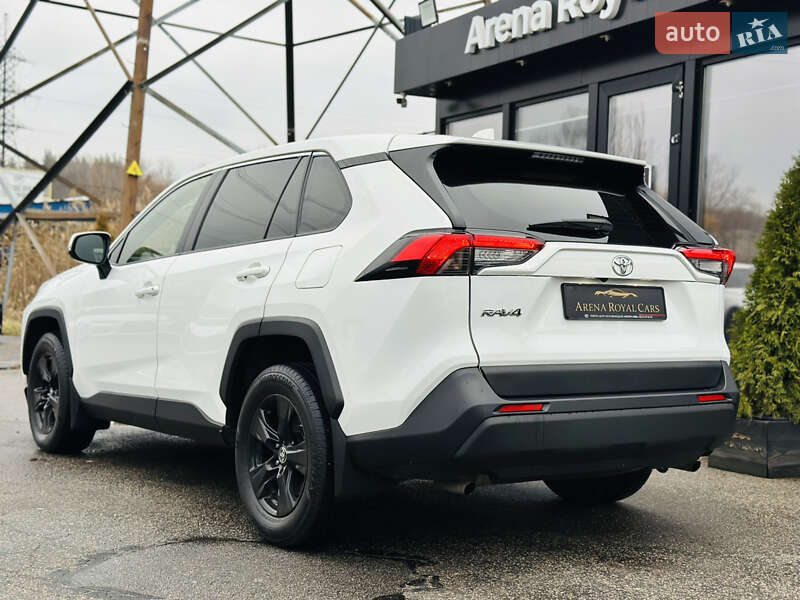 Внедорожник / Кроссовер Toyota RAV4 2021 в Харькове