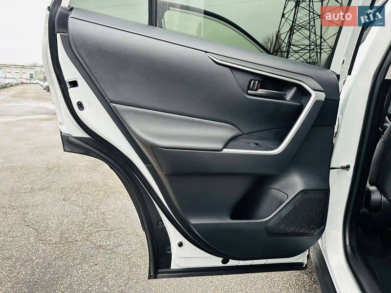 Внедорожник / Кроссовер Toyota RAV4 2021 в Харькове