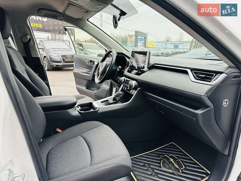 Внедорожник / Кроссовер Toyota RAV4 2021 в Харькове