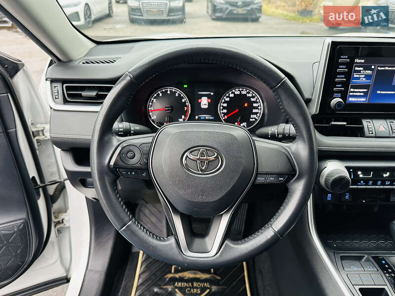 Внедорожник / Кроссовер Toyota RAV4 2021 в Харькове