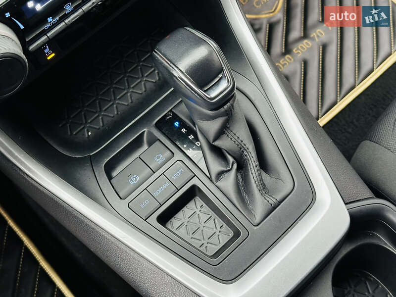 Внедорожник / Кроссовер Toyota RAV4 2021 в Харькове