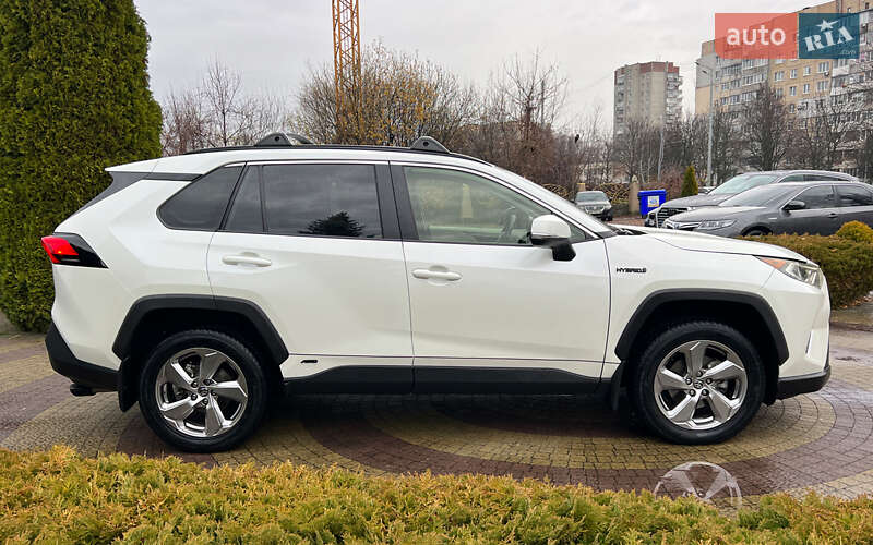 Позашляховик / Кросовер Toyota RAV4 2021 в Львові