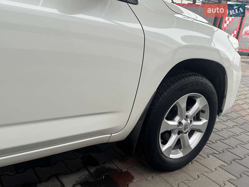Внедорожник / Кроссовер Toyota RAV4 2011 в Виннице