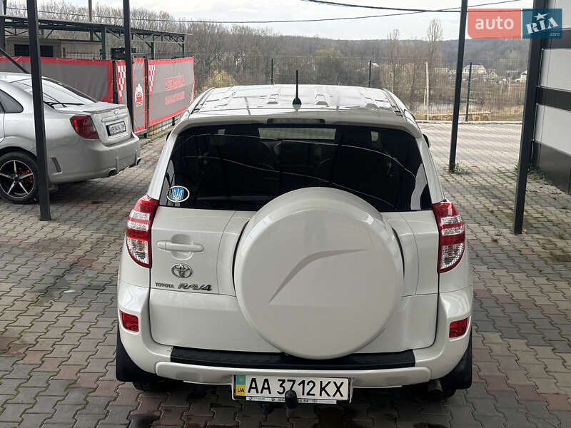 Внедорожник / Кроссовер Toyota RAV4 2011 в Виннице
