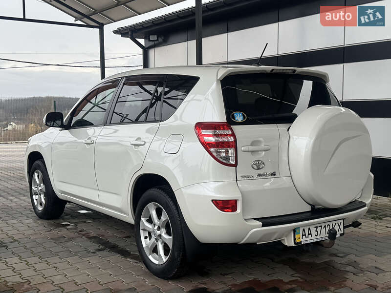 Внедорожник / Кроссовер Toyota RAV4 2011 в Виннице