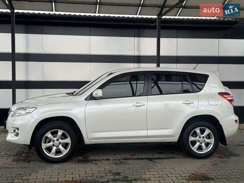Внедорожник / Кроссовер Toyota RAV4 2011 в Виннице