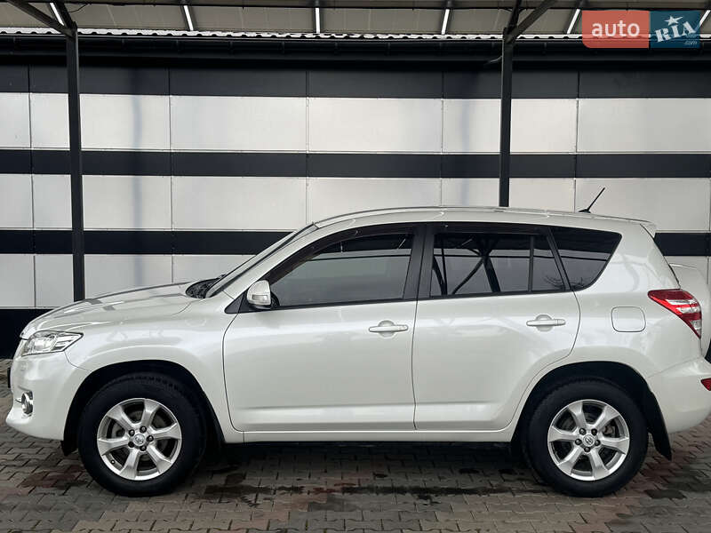 Внедорожник / Кроссовер Toyota RAV4 2011 в Виннице