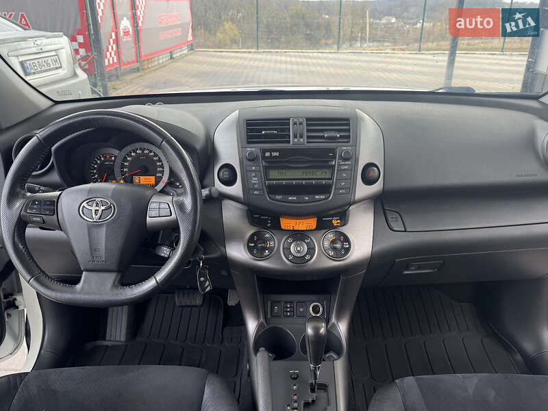 Внедорожник / Кроссовер Toyota RAV4 2011 в Виннице