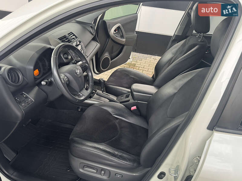 Внедорожник / Кроссовер Toyota RAV4 2011 в Виннице
