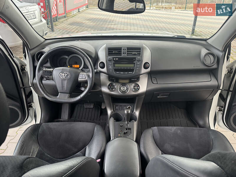 Внедорожник / Кроссовер Toyota RAV4 2011 в Виннице