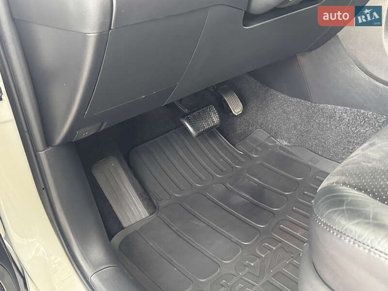 Внедорожник / Кроссовер Toyota RAV4 2011 в Виннице