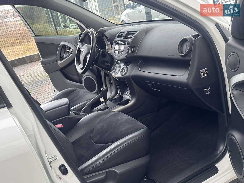 Внедорожник / Кроссовер Toyota RAV4 2011 в Виннице