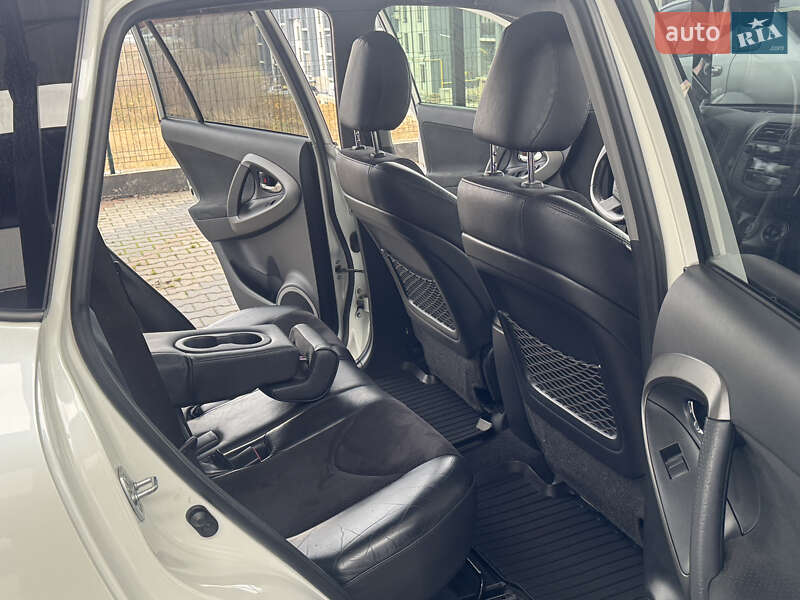 Внедорожник / Кроссовер Toyota RAV4 2011 в Виннице