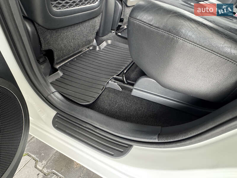 Внедорожник / Кроссовер Toyota RAV4 2011 в Виннице