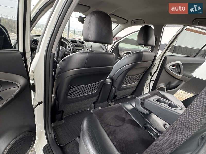 Внедорожник / Кроссовер Toyota RAV4 2011 в Виннице