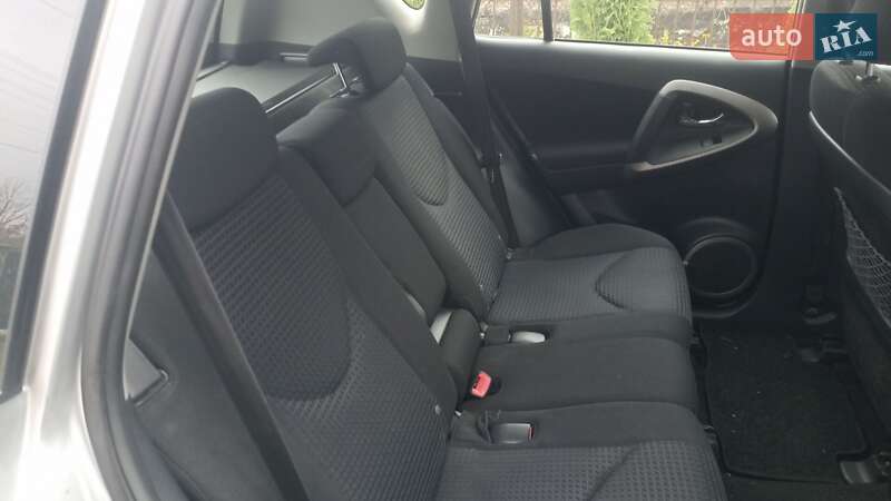 Внедорожник / Кроссовер Toyota RAV4 2006 в Каменке