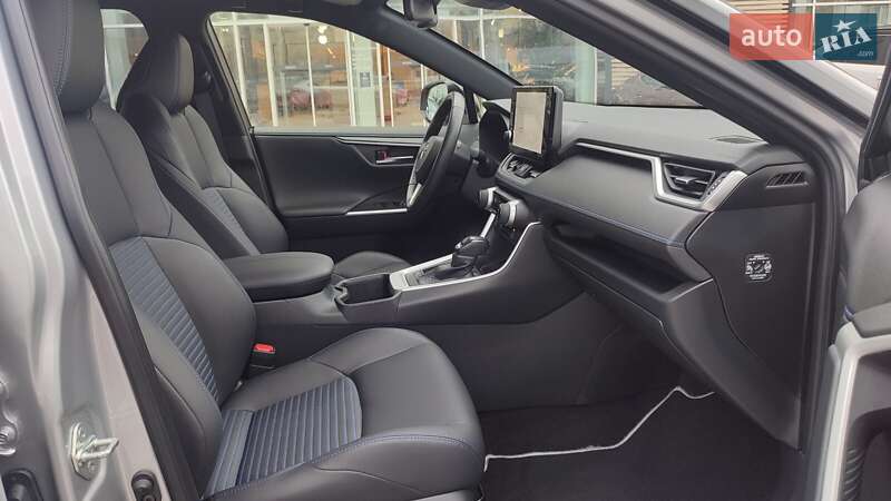 Внедорожник / Кроссовер Toyota RAV4 2024 в Киеве