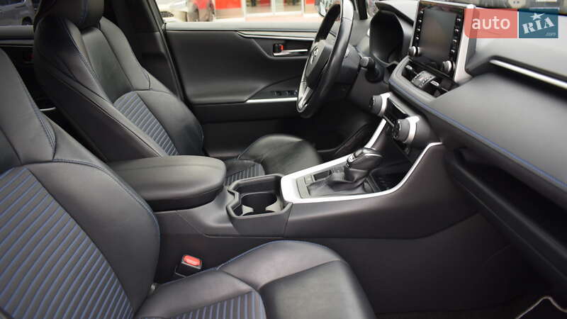 Внедорожник / Кроссовер Toyota RAV4 2020 в Житомире